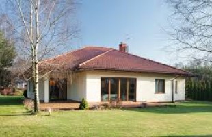 KERESEK! Pécsett családi házat kis kerttel!