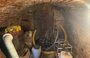 ÉKSZERDOBOZ PÉCS - KIS-POSTAVÖLGYBEN