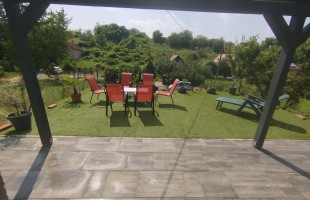 ÉKSZERDOBOZ PÉCS - KIS-POSTAVÖLGYBEN