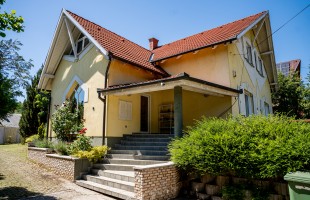 CSALÁDI FÉSZEK PÉCS-MAGYARÜRÖGBEN