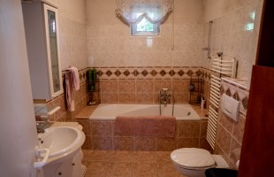 CSALÁDI FÉSZEK PÉCS-MAGYARÜRÖGBEN