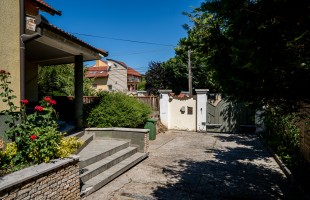 CSALÁDI FÉSZEK PÉCS-MAGYARÜRÖGBEN