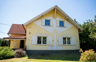CSALÁDI FÉSZEK PÉCS-MAGYARÜRÖGBEN